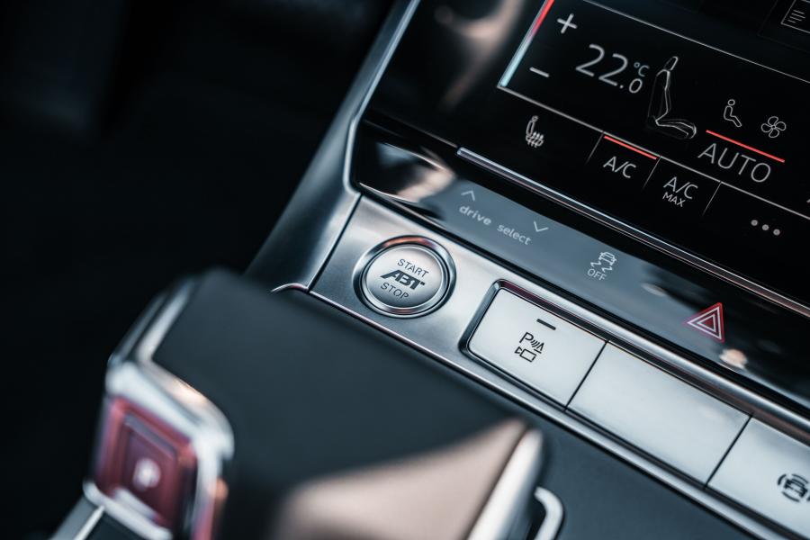 Детали интерьера Audi A6 Allroad by ABT (C8) 2020 года  (фото 2 из 9)